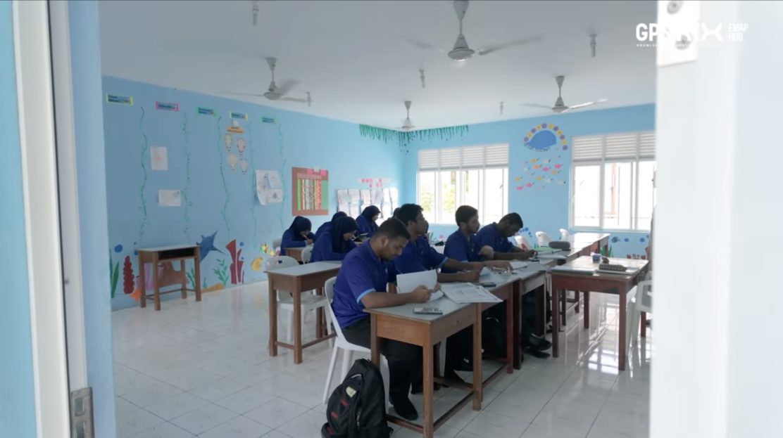 Students studying A-levels at V. Keyodhoo School in the Maldives. Credit: GPE KIX EMAP